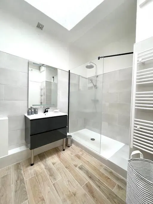 Ravissant Appartement A 50M Port + Parking Λα Σιοτά Διαμέρισμα